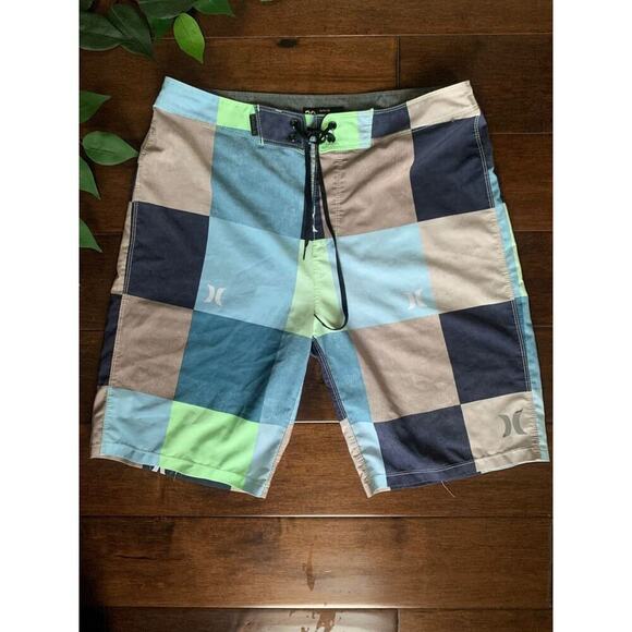 Hurley blue, green, beige geometric board swim shorts - size 30 - Picture 1 of 3